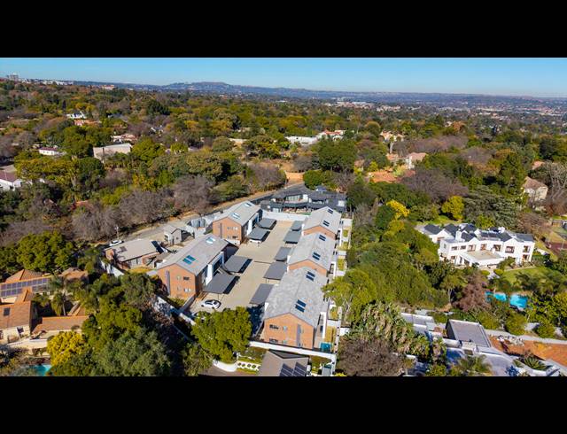 3 BEDROOM APARTMENT FOR SALE IN BRYANSTON
